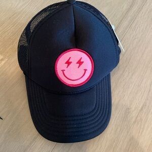 Smiley lightning bolt Trucker Hat-black and pink
